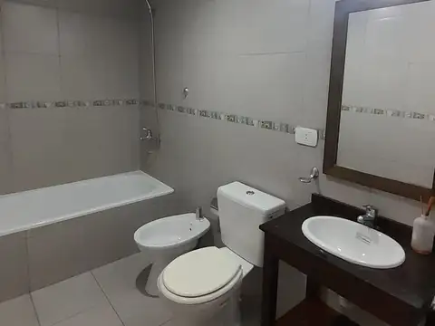 EN ALQUILER DEPARTAMENTO 2 AMBIENTES CON COCHERA EN MORON