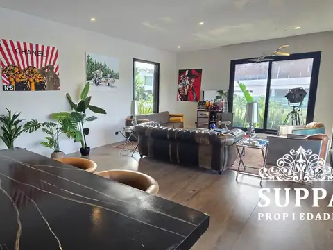 Casa en Venta con 5 cocheras