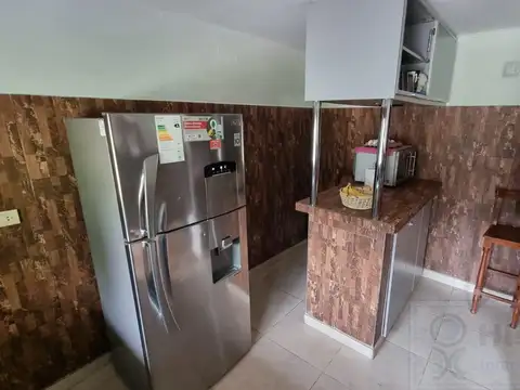 Casa 8 ambientes con 2 baños
