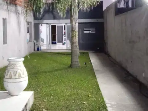 CASA EN VENTA BRANDSEN 2 DORMITORIOS