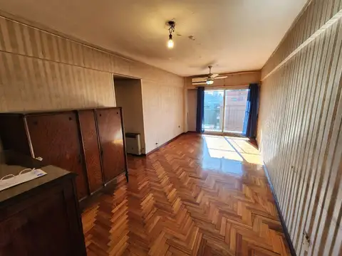 Lincoln 3700, Piso 6