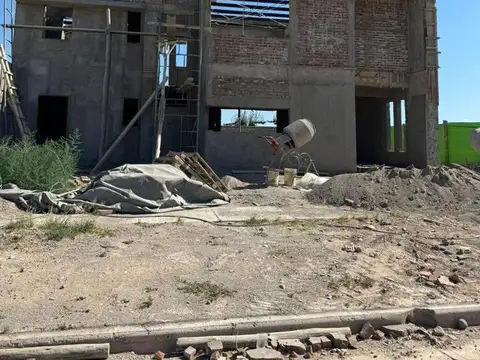 OPENHOUSE vende casa en obra gruesa en Barrio Bon Desti, Maipú