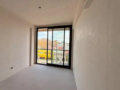 Depto. 3 ambientes en venta, sobre Av. Centenario, Beccar