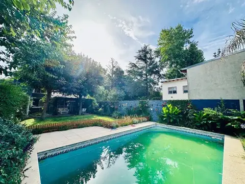 Casa en Venta con 2 cocheras