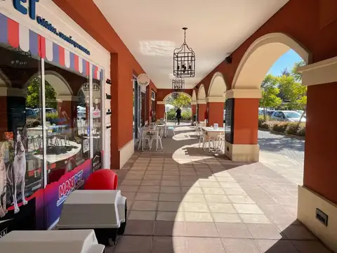 Excelente local con renta vigente en venta en Pueblo Caamaño