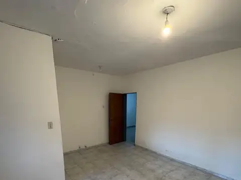 CASA 3 DORM CON LOCAL EN ALQUILER EN BARRIO PANAMERICANO