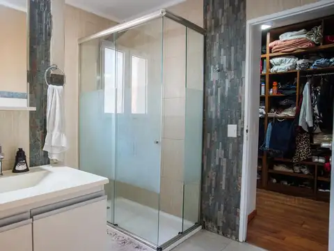 Venta casa 4 ambientes con jardín, cochera y quincho en San Justo.
