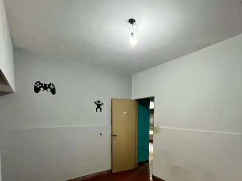 NUEVO VALOR  CASA AMERICANA EN ESQUINA CON ENTRADA PARA AUTO LATERAL , CECANA AL ACCESO OESTE  