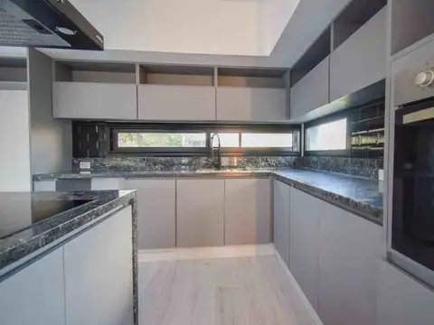 CASA EN VENTA EN TERRALAGOS CON PILETA