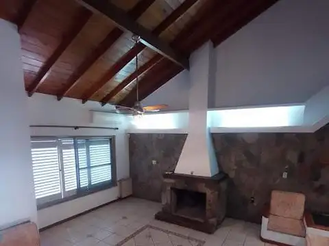 EXCELENTE CHALET EN 2 PLANTAS DE 5 AMB.   NUEVO VALOR  