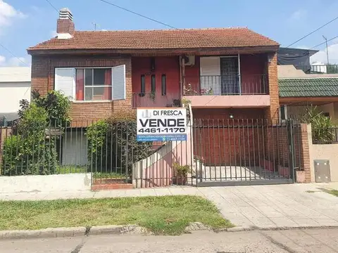 EXCELENTE CHALET EN 2 PLANTAS DE 5 AMB.   NUEVO VALOR  