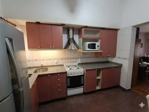 VENTA CASA 4 AMBIENTES CON COCHERA AVELLANEDA