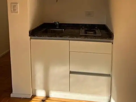 Monoambiente en Alquiler - Esmeralda al 800 - Centro.