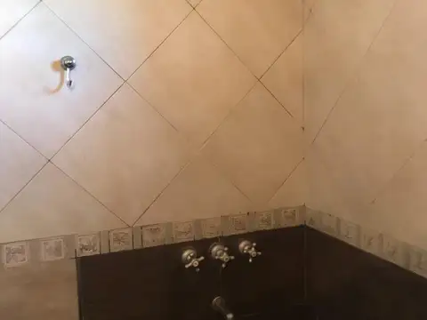 Local en Venta en Burzaco, USD 690.000