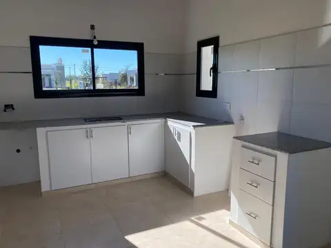 Casa en venta - 3 Dormitorios 1 Baño - 1.239Mts2 - San Miguel del Monte