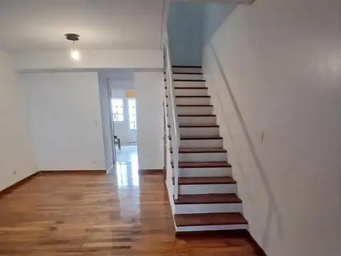 Casa en Alquiler con 1 cochera