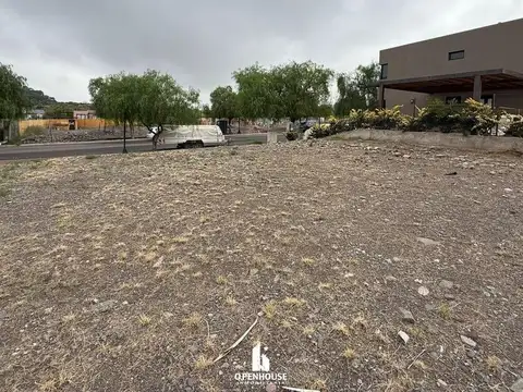 OPENHOUSE inmobiliaria vende magnífico terreno en Barrio Dalvian