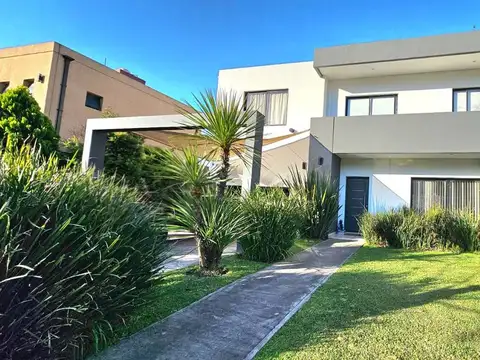 VENTA CASA 4 AMB PILETA AMOBLADA HARAS M. VICTORIA