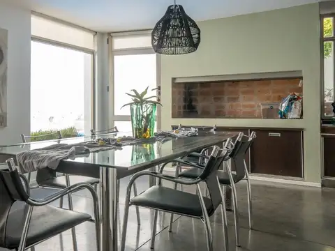 VENTA CASA DE TRES DORMITORIOS Y PILETA