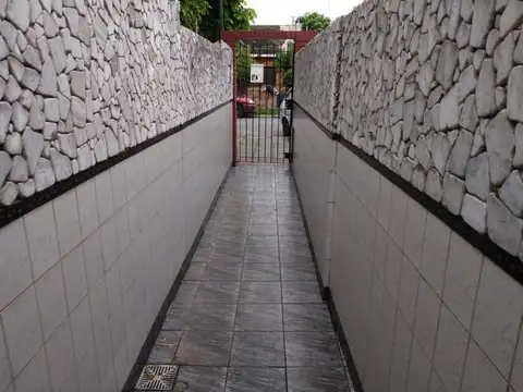 Depto Tipo Casa en Venta en Villa Luzuriaga, USD 63.000