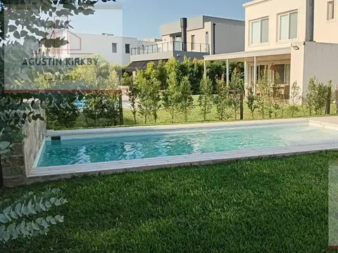 Casa 5 ambientes con 3 baños