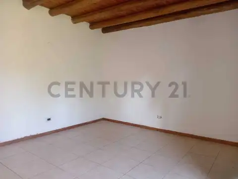 Se alquila casa. Capital