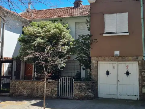 Casa 5 ambientes con jardin, garage y balcon muy amplia y luminosa