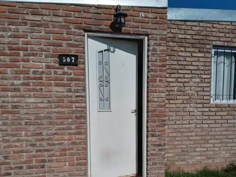 Casa 6 ambientes con 2 baños