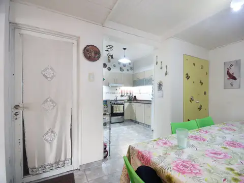 Casa 4 ambientes con 2 baños