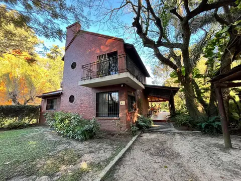Casa en Venta con 3 cocheras