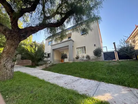 Casa en Alquiler en Barrio Dalvian .5 Habitaciones