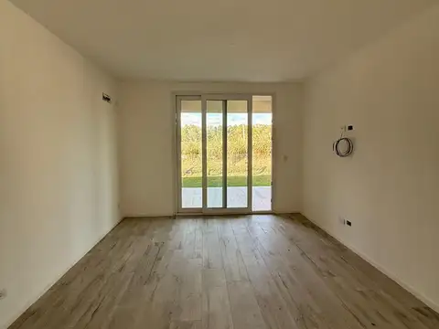 VENTA CASA 4 AMB CON JARDIN CHIC VILLAGE PILAR