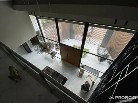Casa en Venta en Abril Club De Campo, USD 2.400.000