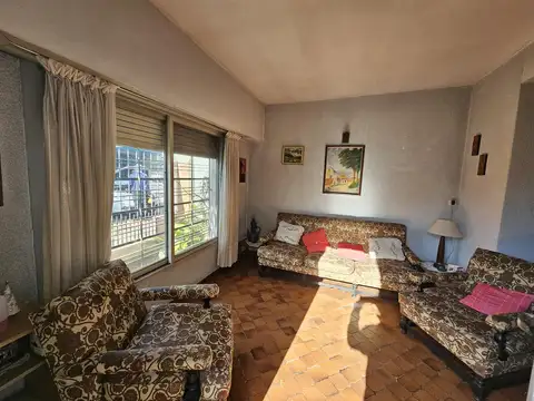 Casa en Alquiler con 1 cochera