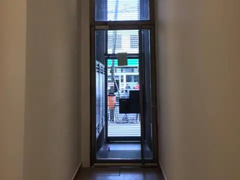 Peron 2752 , Piso 1