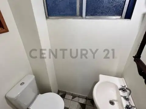 Amplio departamento de ambiente y medio en lo mejor del Centro de Buenos Aires