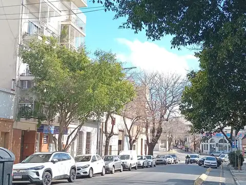 Dean Funes 1600, Piso 1