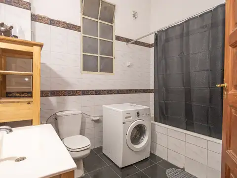 VENTA OFICINA DE 4 AMBIENTES CON PATIO