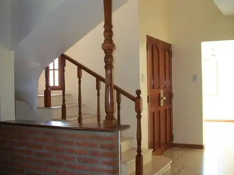 Casa en Alquiler en Santa Ana, $ 1.350.000