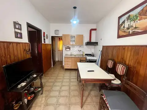 Casa multifamiliar con local