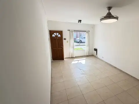 Casa en Alquiler con 1 cochera