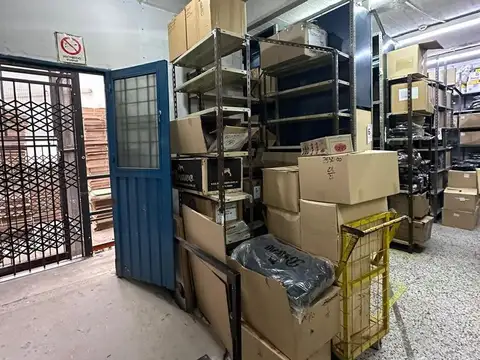 Deposito con salida a dos calles - 1423 m2 - Turdera.