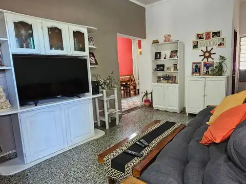 Casa 5 ambientes con 2 baños