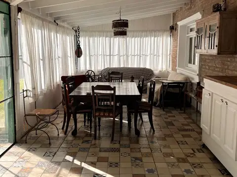 Casa 6 ambientes con 5 baños