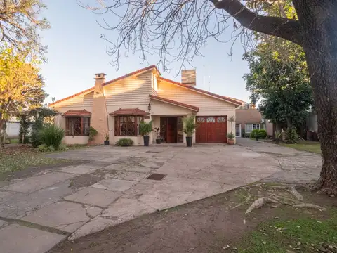 Casa en Venta con 2 cocheras
