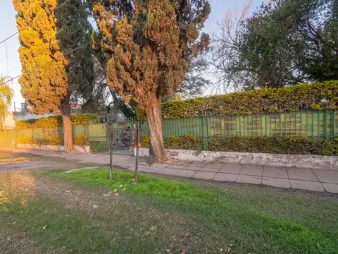 Casa con gran parque y quincho en Santo Tomé