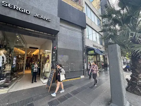Suma tu Marca a Cabildo entre Echeverria y Sucre importante Local  3,30 x 45 metros con entrepiso