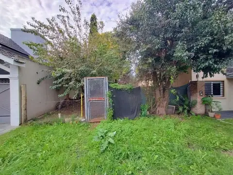 Lote en Monte Grande con depto al fondo