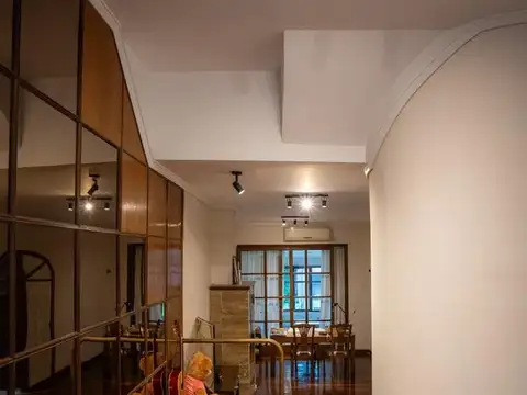 Casa en Alquiler con 1 cochera