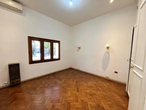 Casa en Alquiler con 2 cocheras